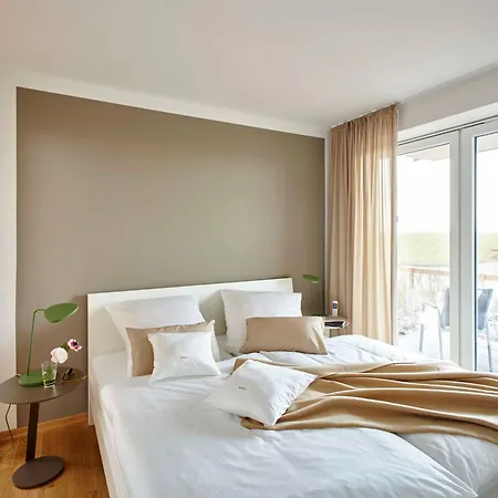 Miss Evans جويست